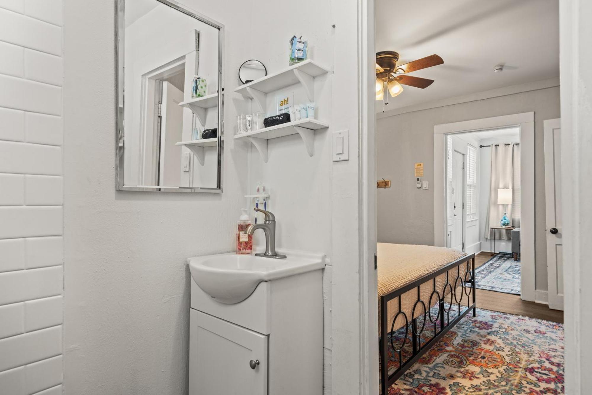 Cedar Blossom Bungalow Is A Cozy Getaway With A 5 Minute Walk To Downtown! Гот-Спрінґс Екстер'єр фото